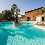 فيلة Agora